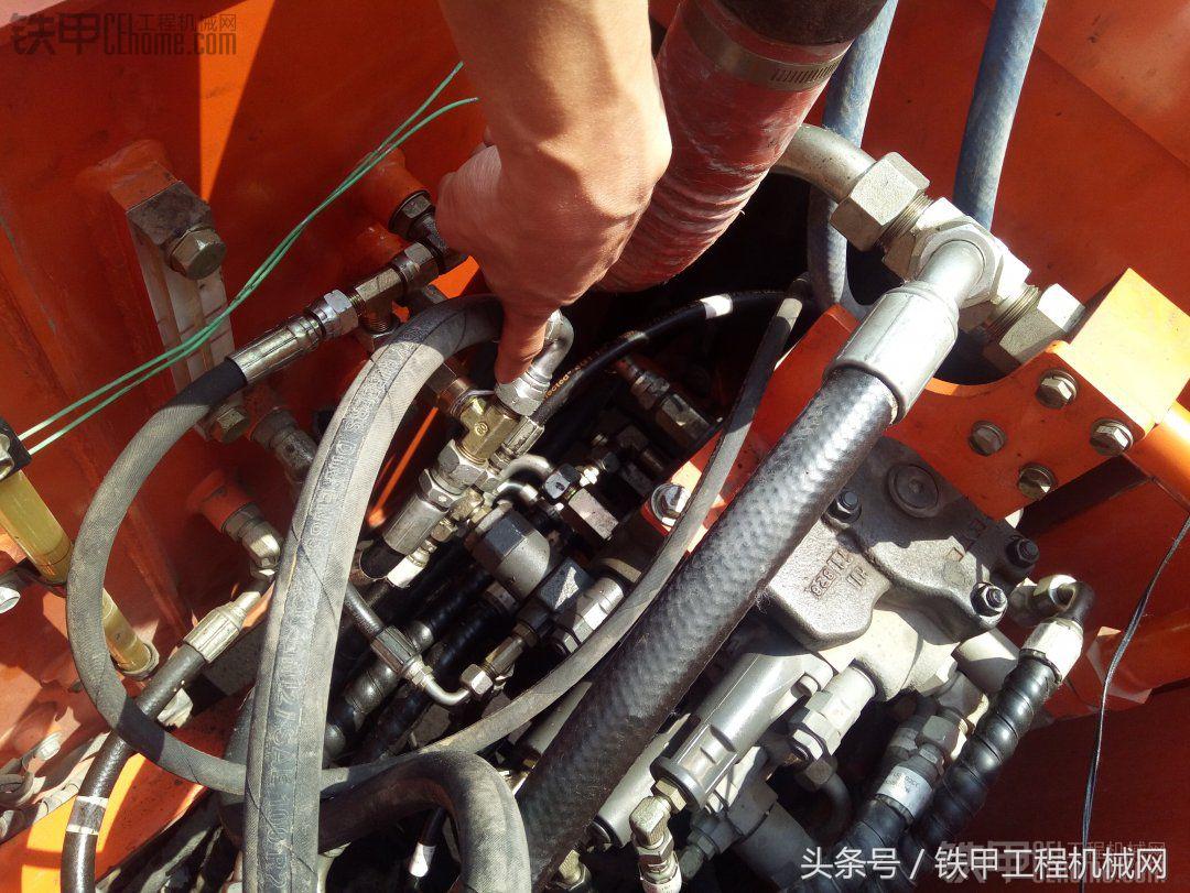 挖掘机破碎锤管路安装详细图,三一破碎锤管路安装示意图