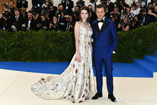 大幂幂大表姐美得稳妥可我更喜欢“玩很大”的日日和水果姐！