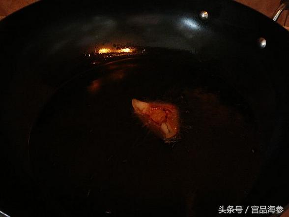 有人说海参太贵吃不起,教你如何快速制作咬得动的活海参