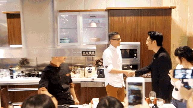 林依轮的辣酱和老干妈的辣酱,林依轮的辣酱为什么卖得快