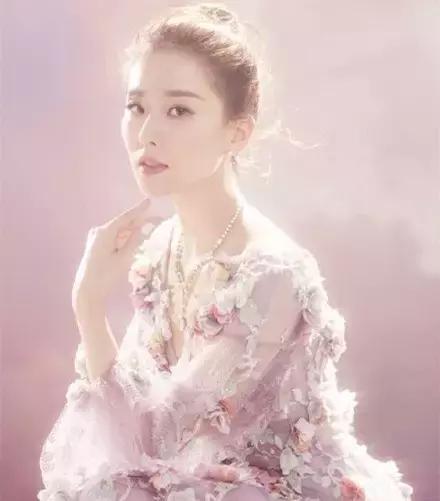 丸子头升级啦！这款炸毛丸子头，拯救你的大额头！