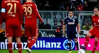 踢爆足球、单季进球上双的中卫，舍他其谁？