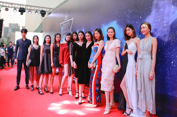 第四届2017重庆女神PARTY近千女神集体潮趴