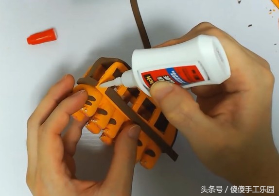 创意diy粘土制作,还记得宫崎骏动画里的(龙猫)猫巴士吗