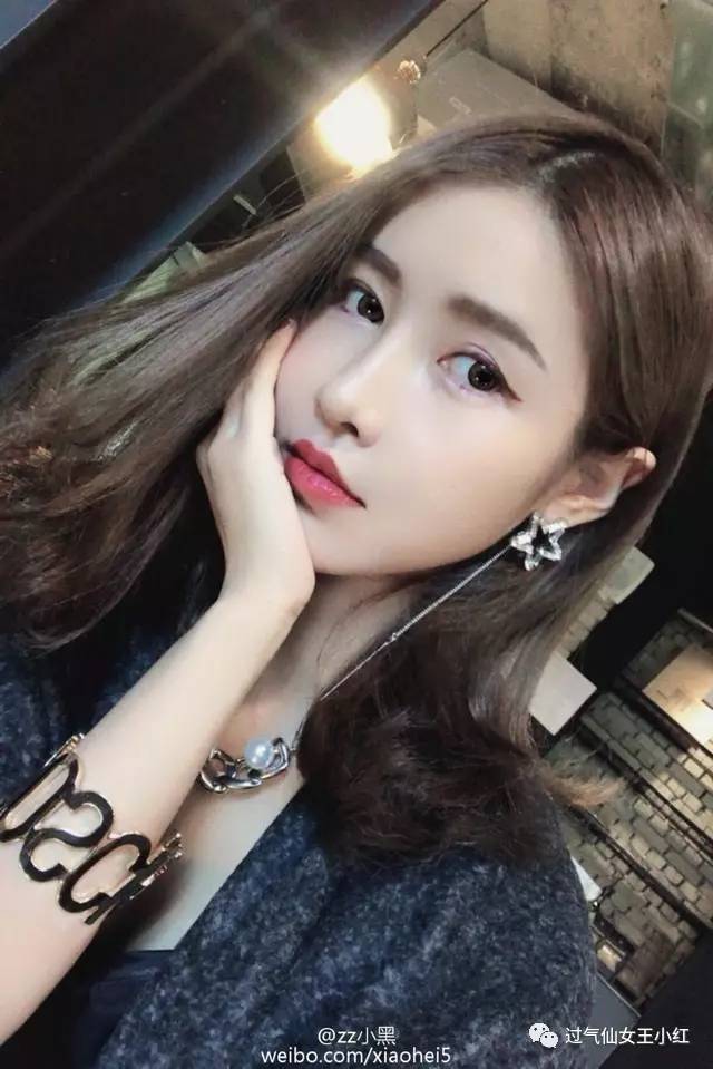 网红以前照片和现在照片转换,千万网红晒旧照对比现在