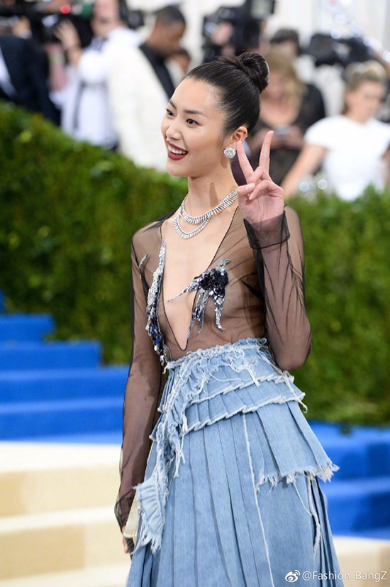 大幂幂大表姐美得稳妥可我更喜欢“玩很大”的日日和水果姐！