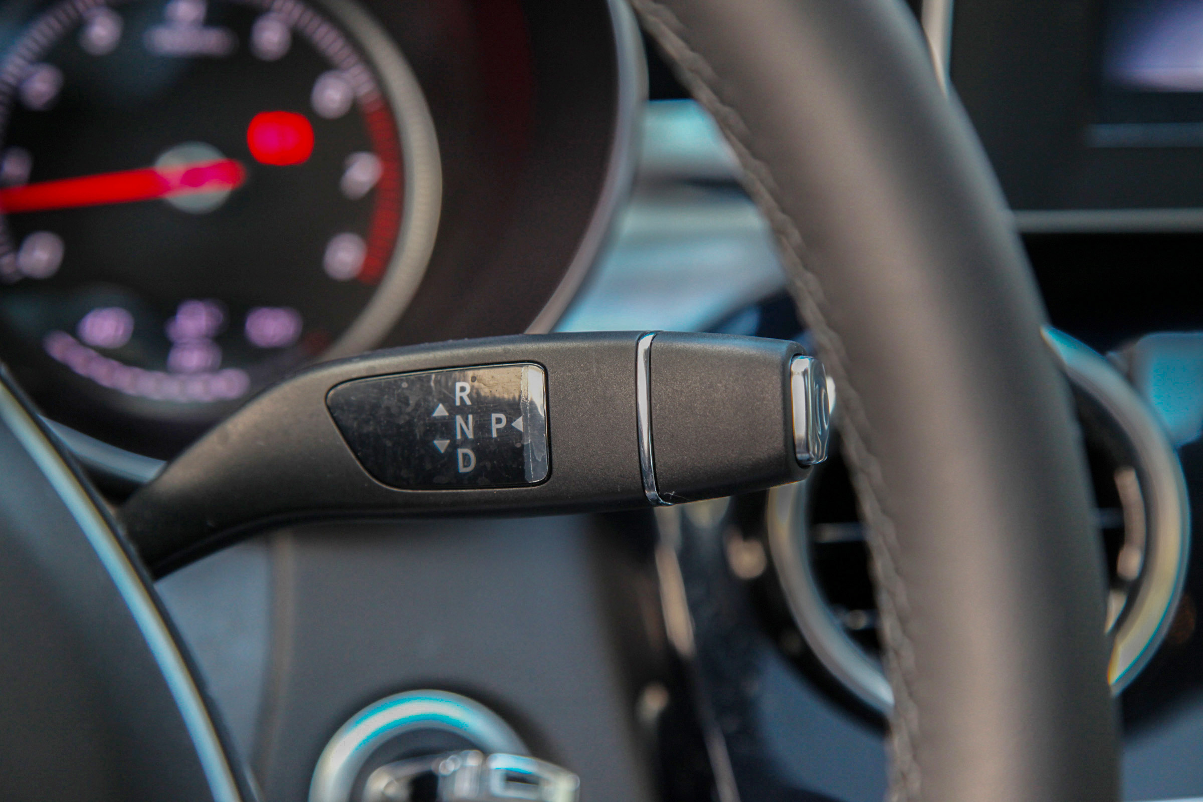 懂车评测奔驰e300,小懂侃车