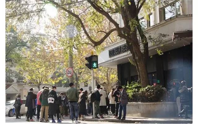 别网购了，花一天到实体店逛逛丨逃离连锁店计划