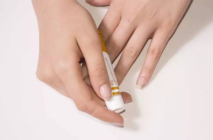 指甲从根部断裂去除断甲,指甲断裂在家自己怎么修补