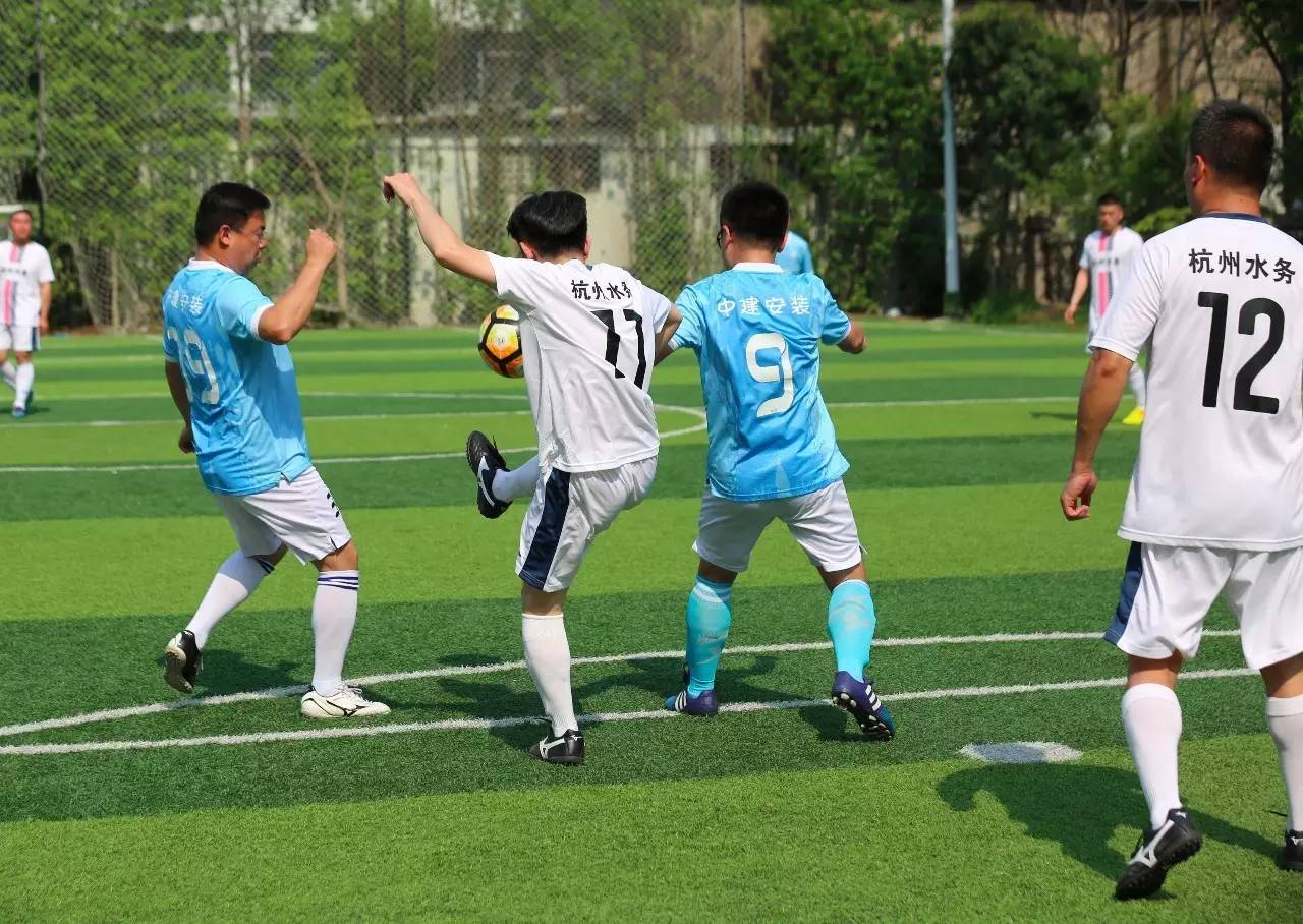 他们上演了一场杭州版实况足球，用爱搭起希望的桥梁！