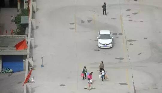 朋友圈霸屏的男人是谁啊,霸屏朋友圈的男人直播