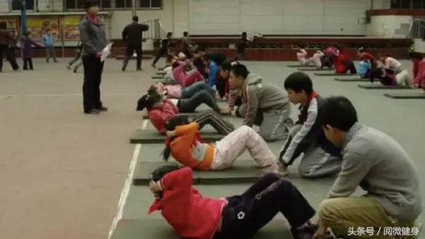 怎么做仰卧起坐标准动作,仰卧起坐标准正确做法