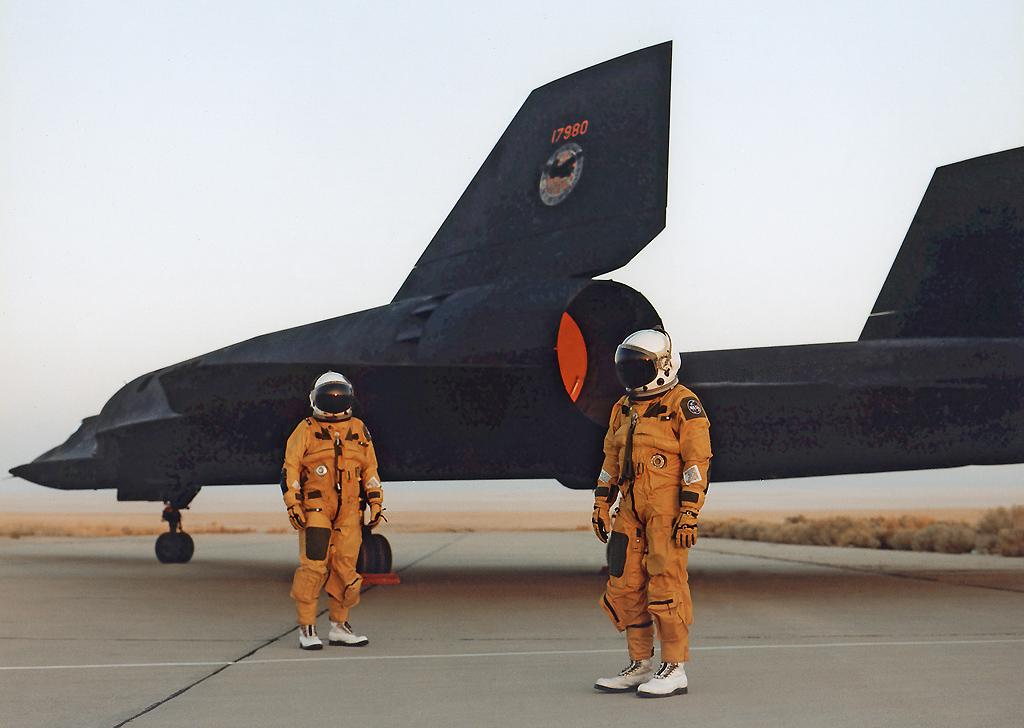 隐形轰炸机b2真可以隐形吗,军事专家谈b21隐形轰炸机