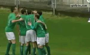 足球搞笑庆祝动作gif,足球过人gif