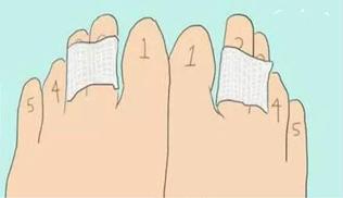 鞋子磨脚有个血泡怎么办,鞋子有脚臭味怎么清洗