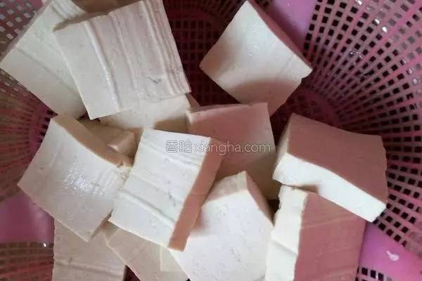 吃素就吃蛋白质丰富得豆腐，好吃到连盘子都能吃掉