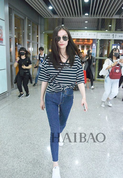 要美也要暖近期明星穿搭总结,今年流行的明星初秋穿搭