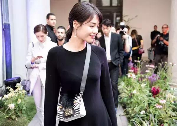 夏季出游包包,旅行如何搭配两个包包呢