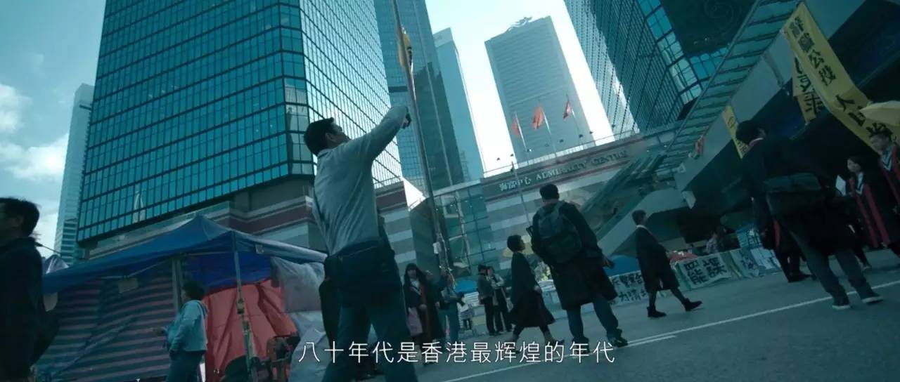 在这部香港青春片里暗恋、意外怀孕、黑社会、兄弟情都有