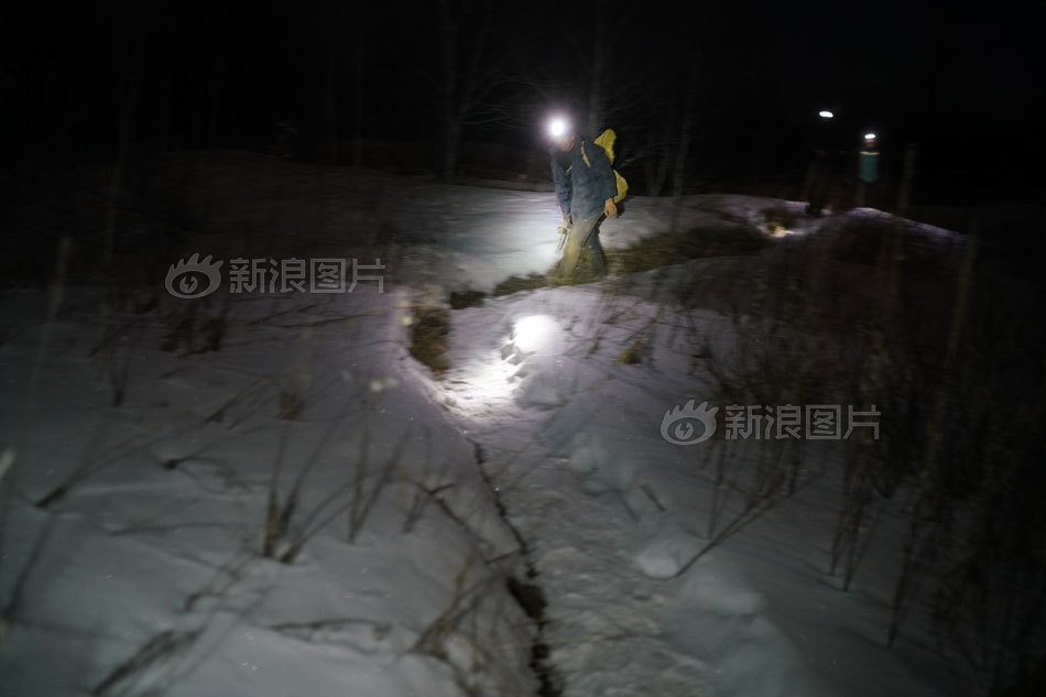 “疯狂的玛瑙”农民工熬夜寻宝，“淘石客”日赚千元的心酸~