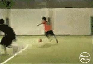 足球过人实用技巧书籍老版,足球过人技巧书本