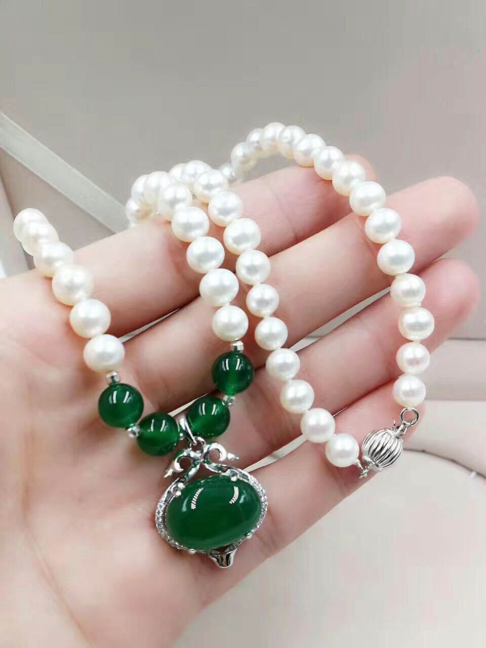 礼物可以送便宜的但不要买假货吗 (送朋友礼物是假货怎么办)