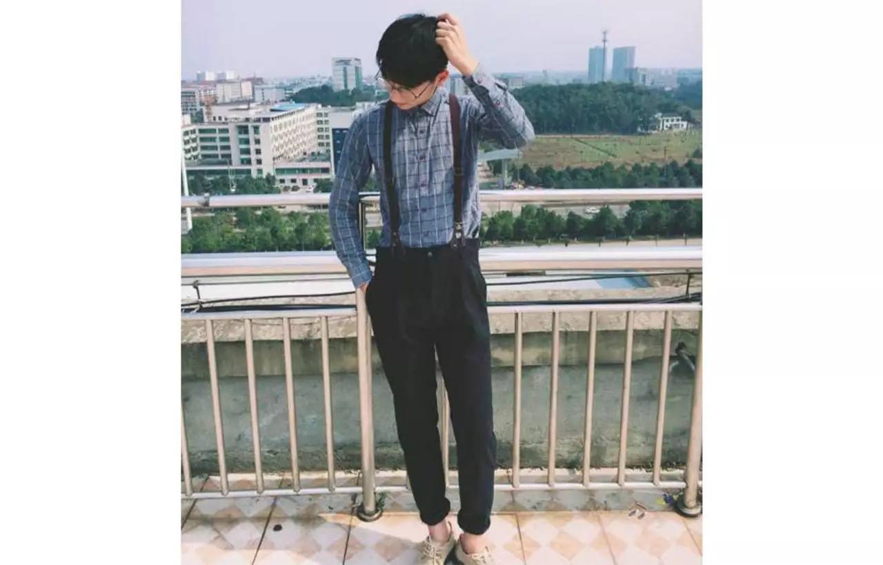 她们为别人穿的衣服,最后都一件一件脱了下来