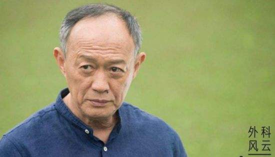 外科风云中修院长不计代价也要研究的慢阻肺，用什么药物治疗？