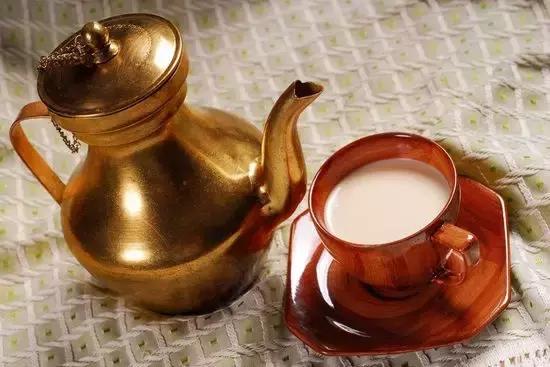 烤全羊、青稞酒、酥油茶，去*藏西**体验神秘的藏历新年，扎西德勒！