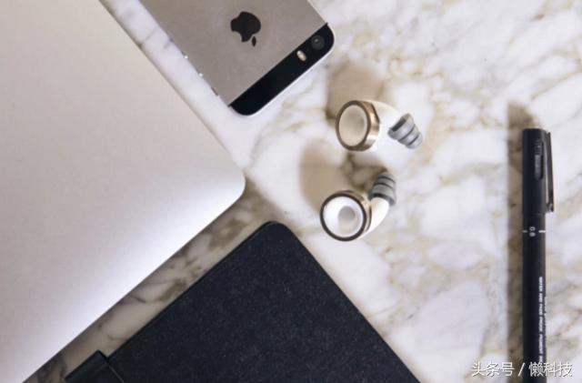 世界太嘈杂听自己的声音就好,觉得世界很聒噪