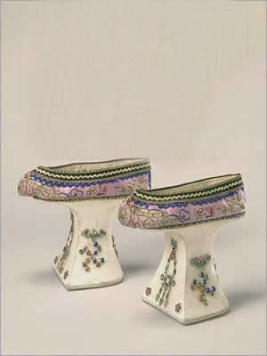 慈禧穿的袜子,慈禧太后当年洗脸有多奢华