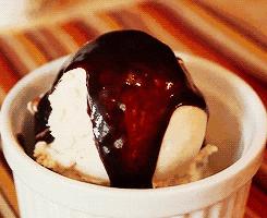 各种各样的冰淇淋怎么吃,吃冰淇淋的样子