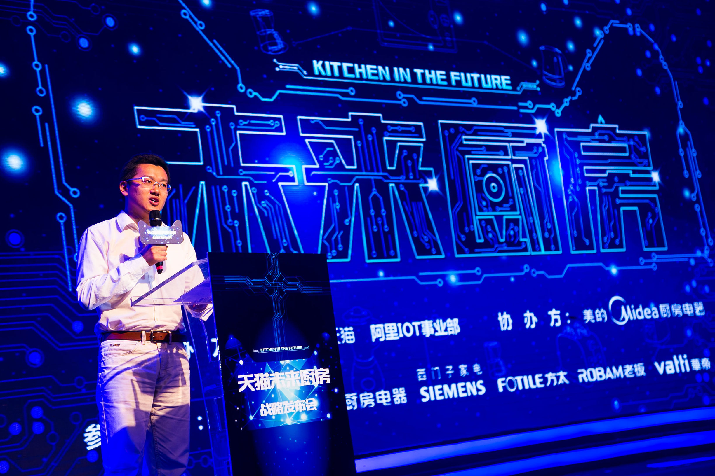 美的厨电引领厨房变革，与天猫一起诠释未来厨房之美