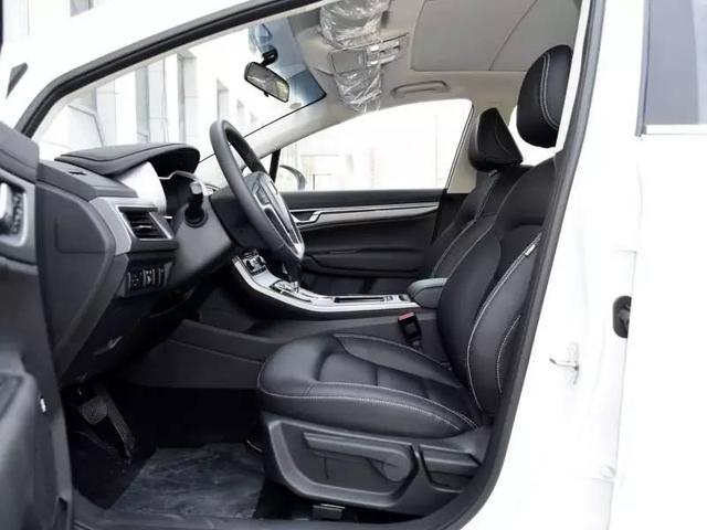 国产最美跨界suv新吉利帝豪gs评测,2017款吉利帝豪gs配置详情