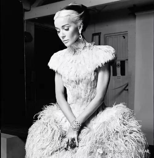 给你一百万｜你愿意买件衣服还是买辆车子？