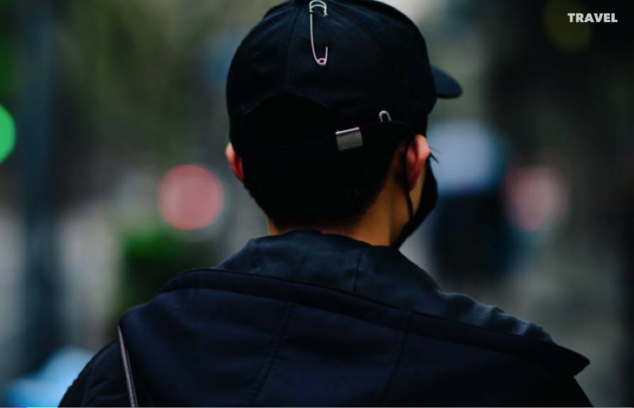 试着在衣服上添加超热门小玩意——别针！