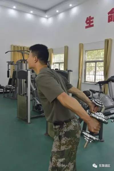 军营健身达人教你如何练出好身材,健身器械体能训练大全