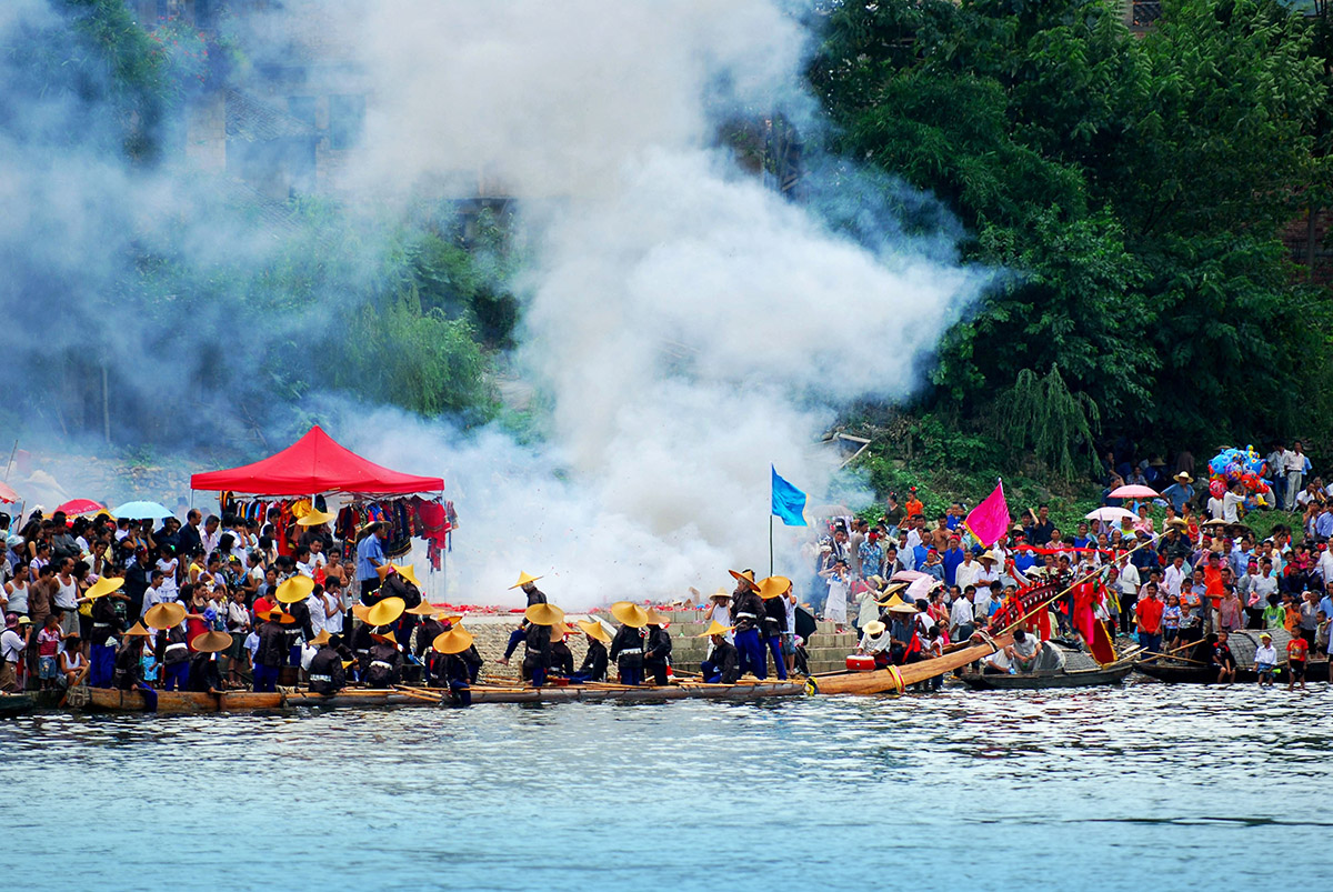 去旅游贵州必吃的地方,贵州少数民族传统节日