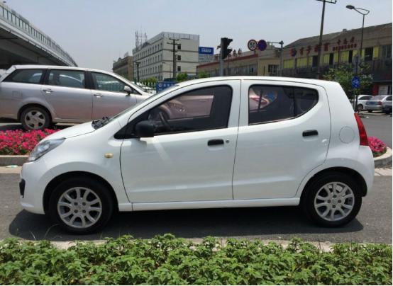 开辆小车被村里人嫌弃,奥拓老款车丢人吗