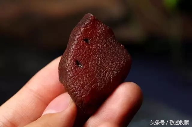 蜜蜡上有黑点怎么去掉,蜜蜡上有黑点怎么消除