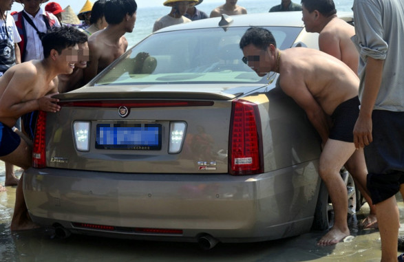 300多万宾利能跑过r8吗,宾利300万