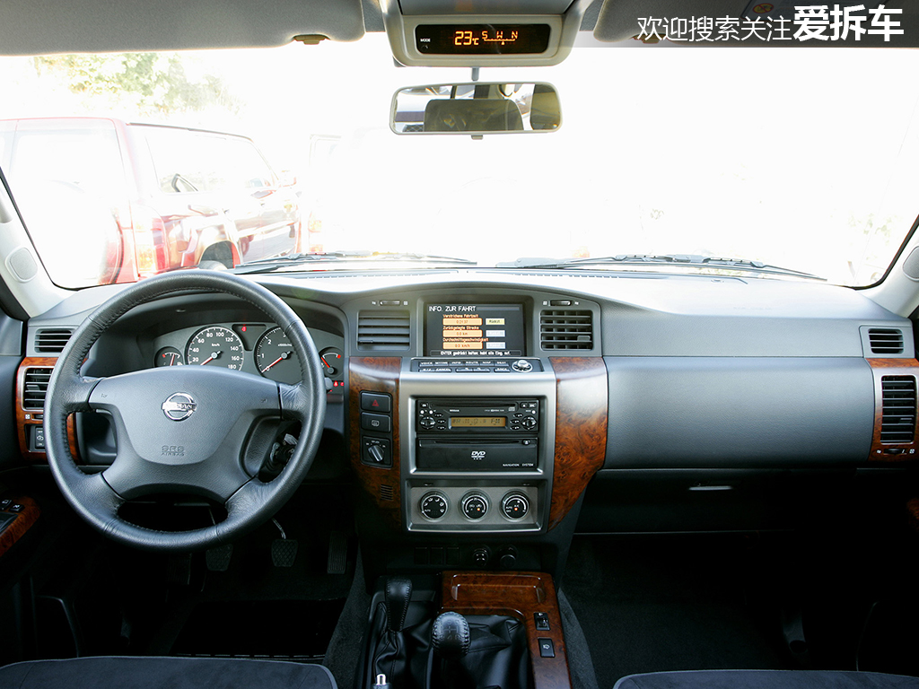 新款陆巡越野表现,越野性能不输于丰田陆巡