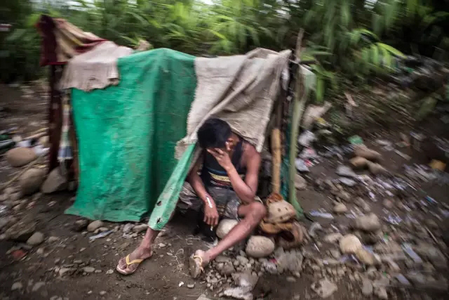 靠翡翠年赚中国2000亿，缅甸挖玉人的生活却很悲惨