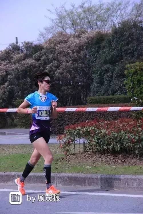 唐辉马拉松运动视频,马拉松唐辉夺冠
