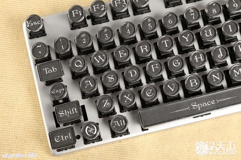 腹灵光轴机械键盘怎么样,红轴104机械键盘测评