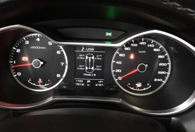 博越1.8t智尚版,17年博越1.8t智尚型碰撞