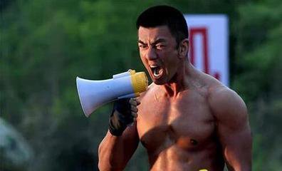 曾是刘欢保镖，流落街头没饭吃险自杀，北漂跑龙套今硬汉形象大火