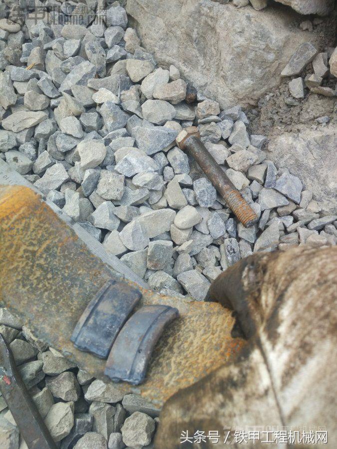 船上生锈的销子怎么拿下来,挖机斗齿销子生锈卡死怎么取出
