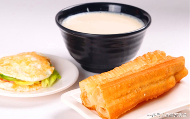 矾碱油条30年老配方详细教学视频,一碱二盐三矾老式油条配方比例