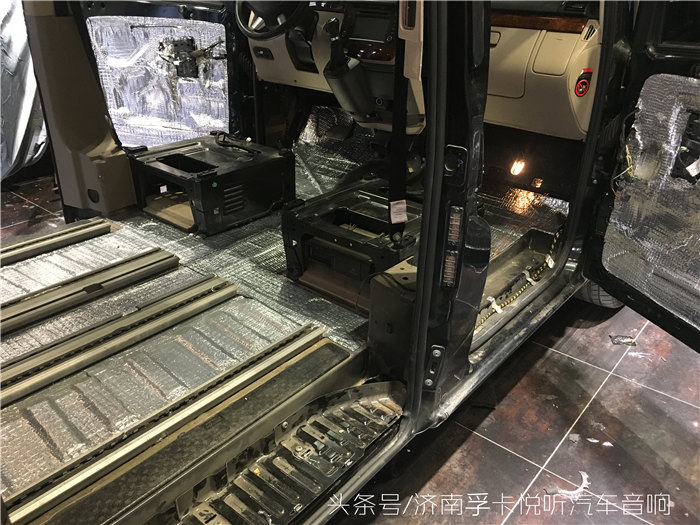 奔驰唯雅诺商务车座椅改装,奔驰移动总裁办公室